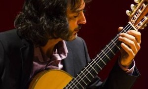 Toni Cotolí: Actuación y firma de disco